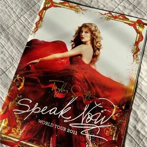 taylor swift speak now world tour book 2011